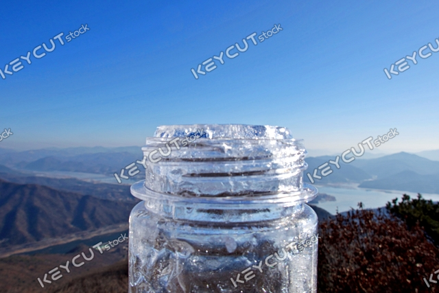 공중제비 비둘기,얼음,정상 회담,옥외,물,nature,nature,outdoors,outdoors,tumbler,ice,water,tumbler,ice,water,bottle,water bottle,mountaineering,summit,1421615243