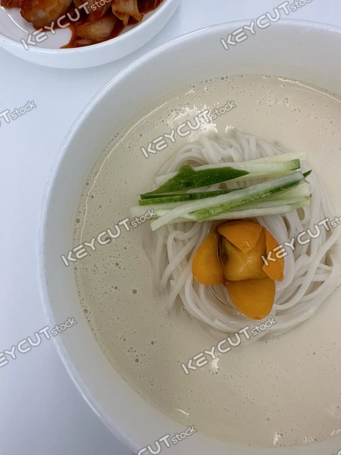 ,Soybean Noodles,cucumber gomyeong,Tomato garnish,Cool bean noodles,summer delicacy,1527712278