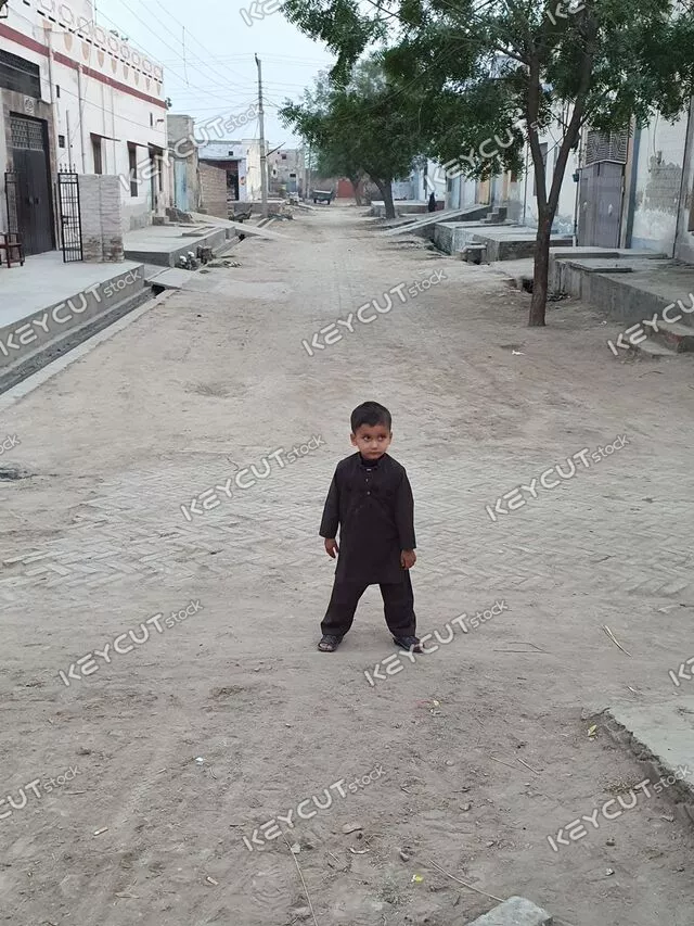 재미있는,파키스탄,정면,관광 여행,소년,child,boy,fun,little,kid,standing,looking,street,pakistan,buildings,architecture,travel,facades,structure,downtown,culture,exterior,tourism,stony,windows,walls,outdoor,landmark,city,town,1102898210