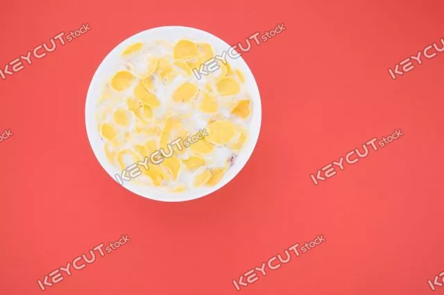 시리얼,외딴,건강한,콘플레이크,확대,milk,bowl,cereal,healthy,food,corn,cornflakes,vitamin,nutrition,closeup,small,morning,breakfast,fresh,organic,dry,crunchy,background,isolated,red,1117350689