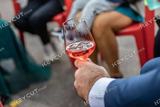 부분의,전통,별장,도시 풍경,마시다,Prosecco,glass,aperitif,scene,wine,hand,liquid,luxury,one person,tradition,transparent,italian food,people,photography,restaurant,soda,villa,wineglass,closeup,color image,freshness,ice,refreshment,sun,adult,amalfi,celebration,cocktail,drink,human hand,italy,liqueur,outdoors,part of,viewpoint,cityscape,food,fruit,summer,alcohol  drink,amalfi coast,cold temperature,drinking glass,happy hour,human body part,italian culture,1519973267