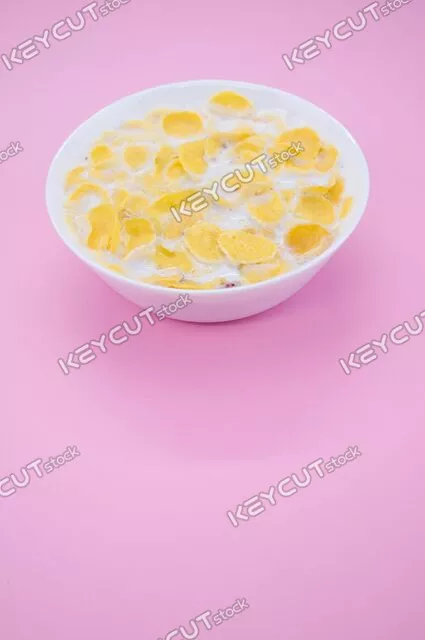 시리얼,아침,본질적인,우두둑 깨무는,확대,milk,bowl,cereal,healthy,food,corn,cornflakes,vitamin,nutrition,closeup,morning,breakfast,fresh,organic,dry,crunchy,background,isolated,pink,vertical,1896115742
