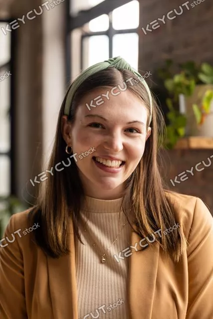 자신감,행복,쾌활한,세련된,현대의,people,young,Caucasian,woman,casual,business office,setting,cheerful,expression,stylish,attire,comfortable,friendly,environment,smile,warm,workplace,professional,happy,worker,corporate,positive,fashion,modern,contemporary,diversity,happiness,joy,confident,lady,attractive,career,successful,job,career woman,businesswoman,employee,corporate culture,office space,copy space,1552909641