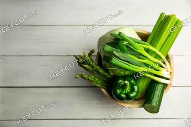 목재,비건,채소,회향,요리,wooden,wood,kitchen,cooking,cookery,cuisine,ingredient,fresh,organic,culinary,healthy,diet,dieting,fruit,vegetable,vegetarian,vegan,copy space,green,basket,bowl,fennel,spring onion,cucumber,asparagus,pepper,spinach,salad,1906913616